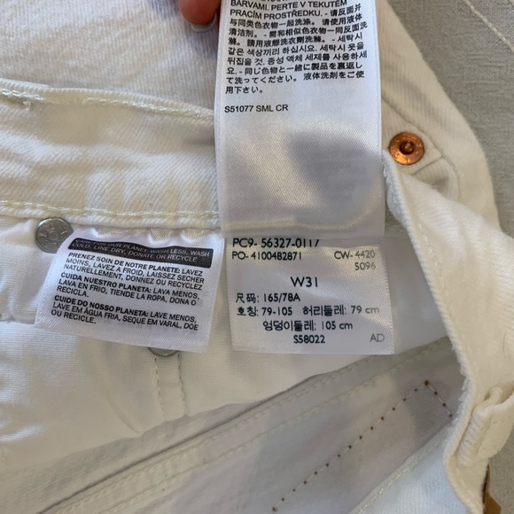 Women’s Levi’s 501 High-waisted white denim shorts - Picture 4 of 4